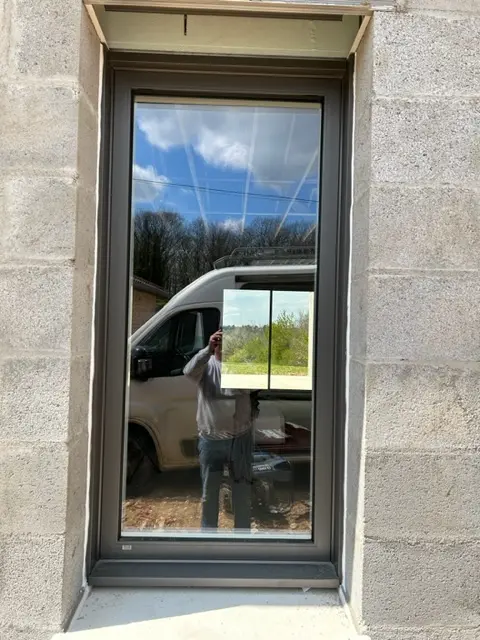 Réalisation de menuiserie extérieure par Dtoits86, entreprise de couverture à Poitiers